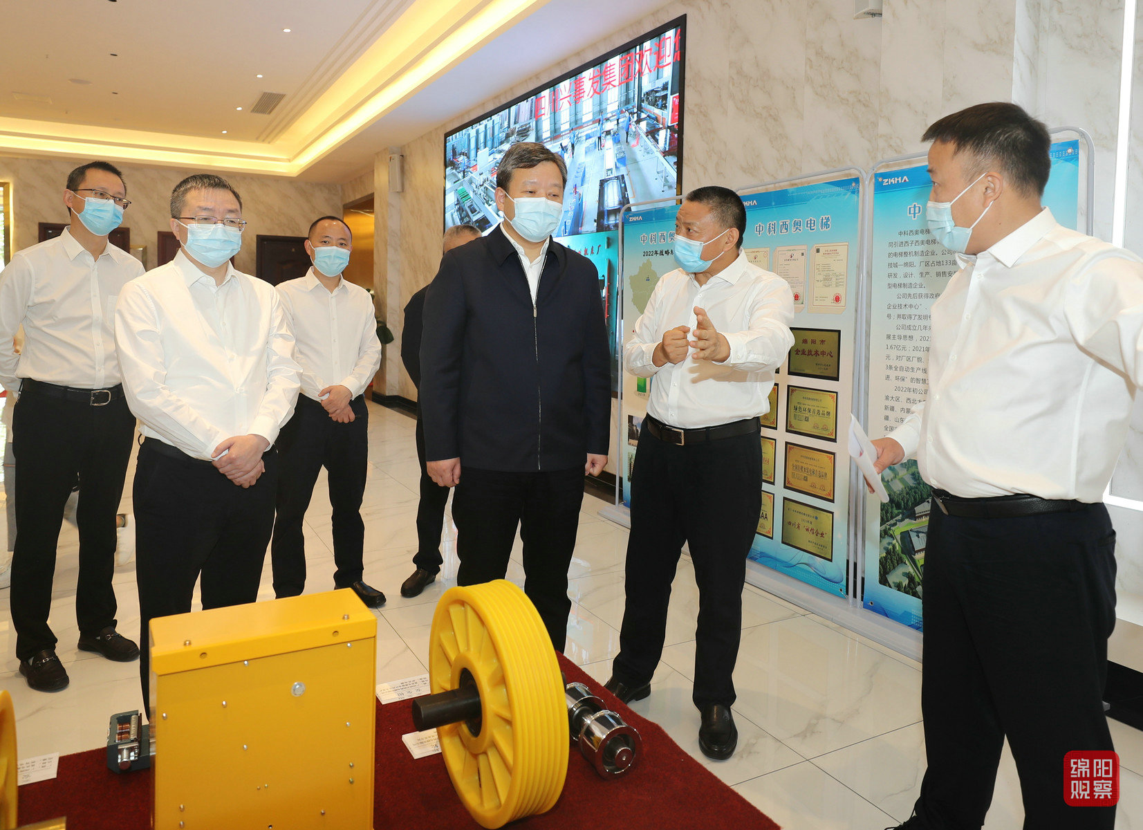 2022年4月28日 曹立軍在興事發(fā)集團調(diào)研（記者 賴杰 攝）.JPG