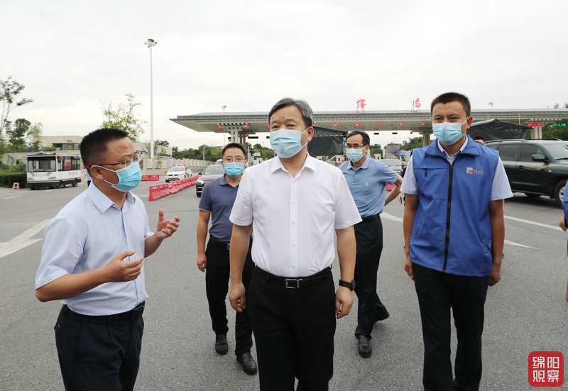 2022年7月18日 曹立軍在高速出入口檢查疫情防控工作(記者 賴杰 攝).jpg