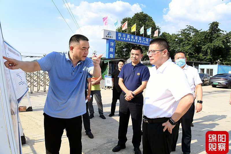 2022年8月11日，李云調(diào)研解決群眾反映熱點(diǎn)難點(diǎn)問題(南山路施工改造)1 張莉 攝.jpg