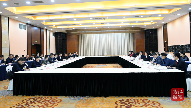 2023年10月31日，李云出席府院兩長聯(lián)系會  張莉 攝.jpg