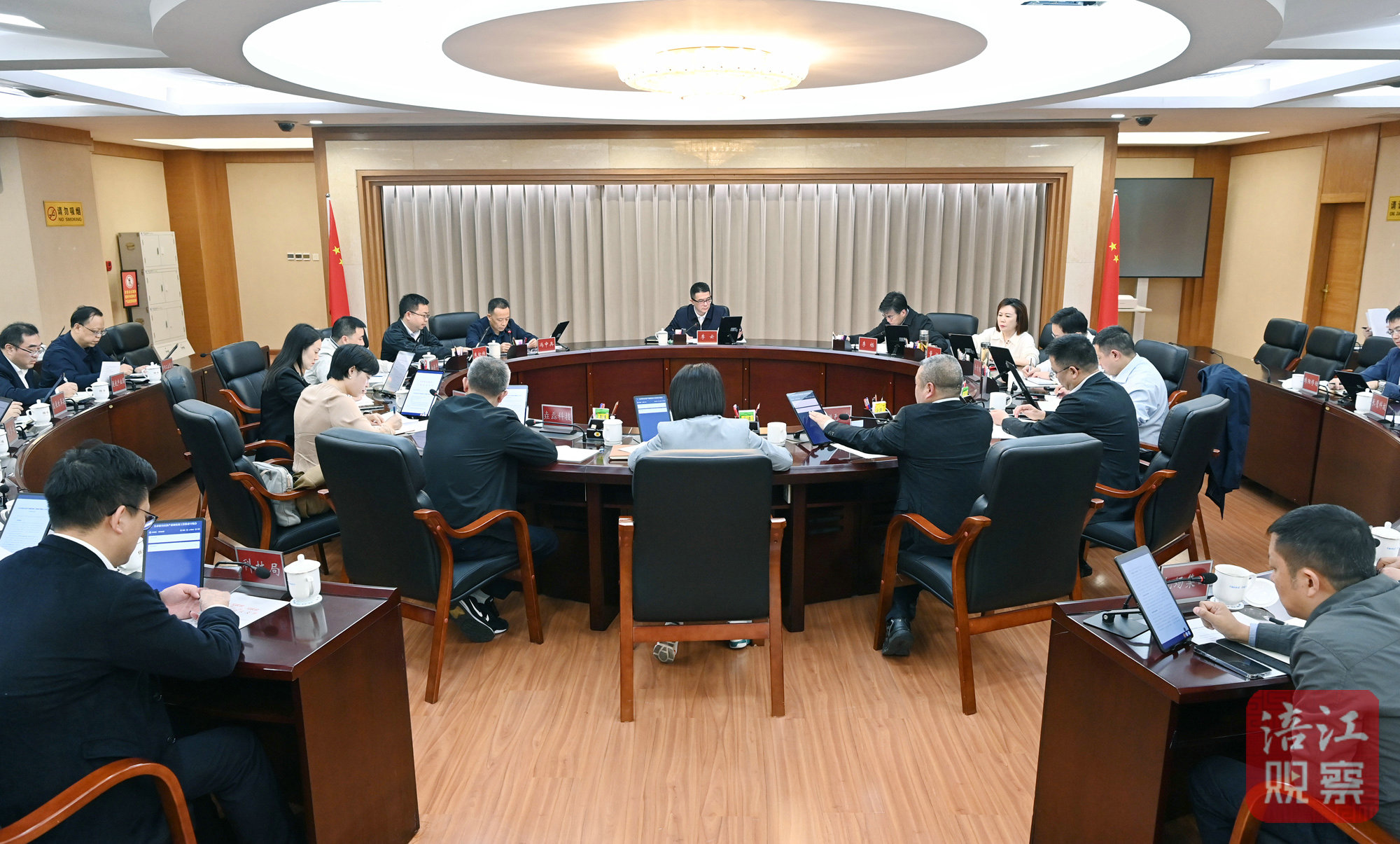 2024年10月14日，李云召開全市低空經(jīng)濟產(chǎn)業(yè)鏈發(fā)展工作推進會  張莉 攝.jpg