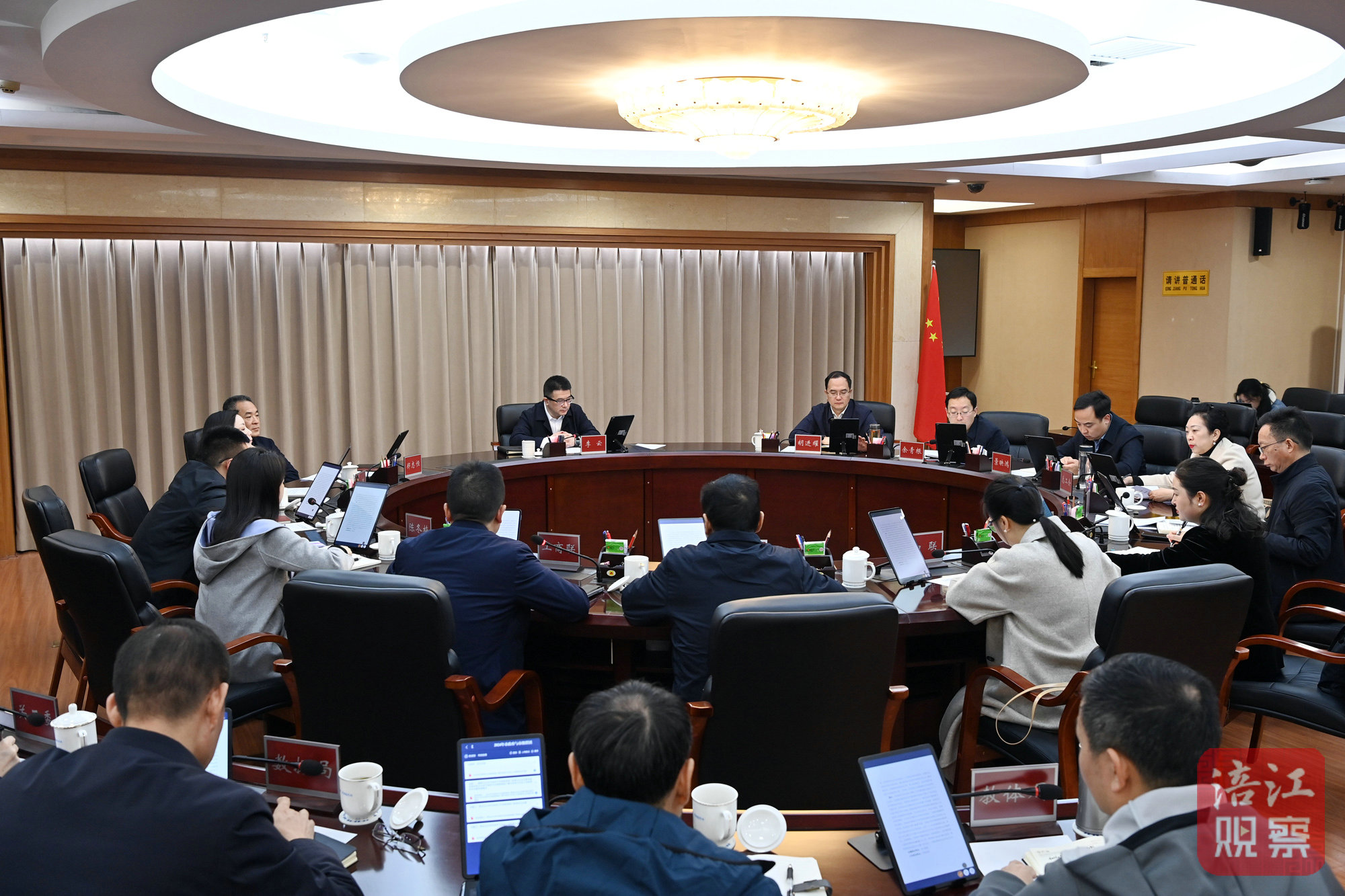 2024年11月22日，李云召開2024年市政府與市級群團(tuán)部門暨市政府與市總工會聯(lián)席會議  張莉 攝.jpg