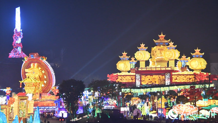 第30屆自貢國(guó)際恐龍燈會(huì)現(xiàn)場(chǎng)。人民網(wǎng) 王凡攝