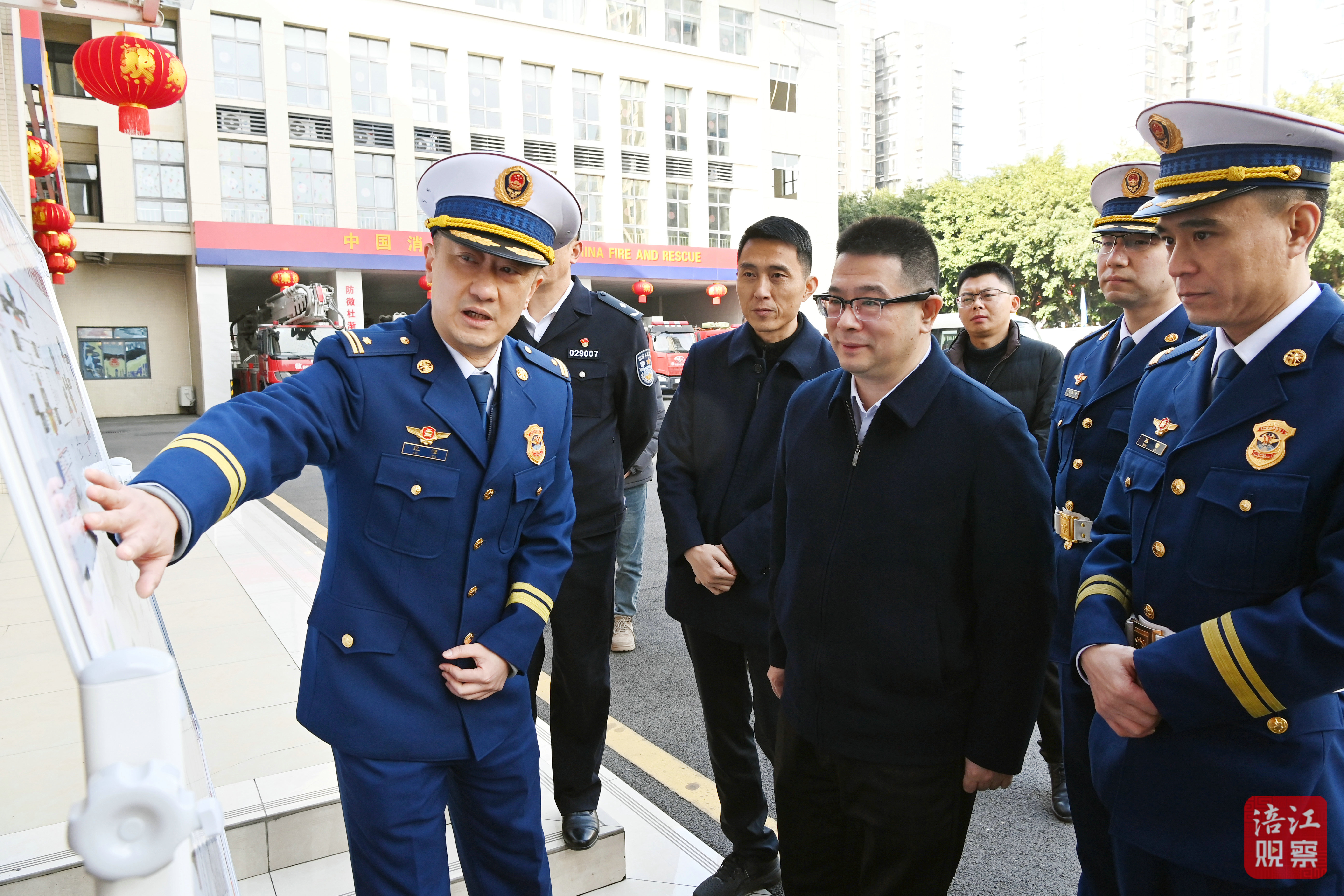 2025年1月27日，李云檢查節(jié)日供應(yīng)、安全穩(wěn)定工作‘，慰問一線職工3  張莉 攝.jpg